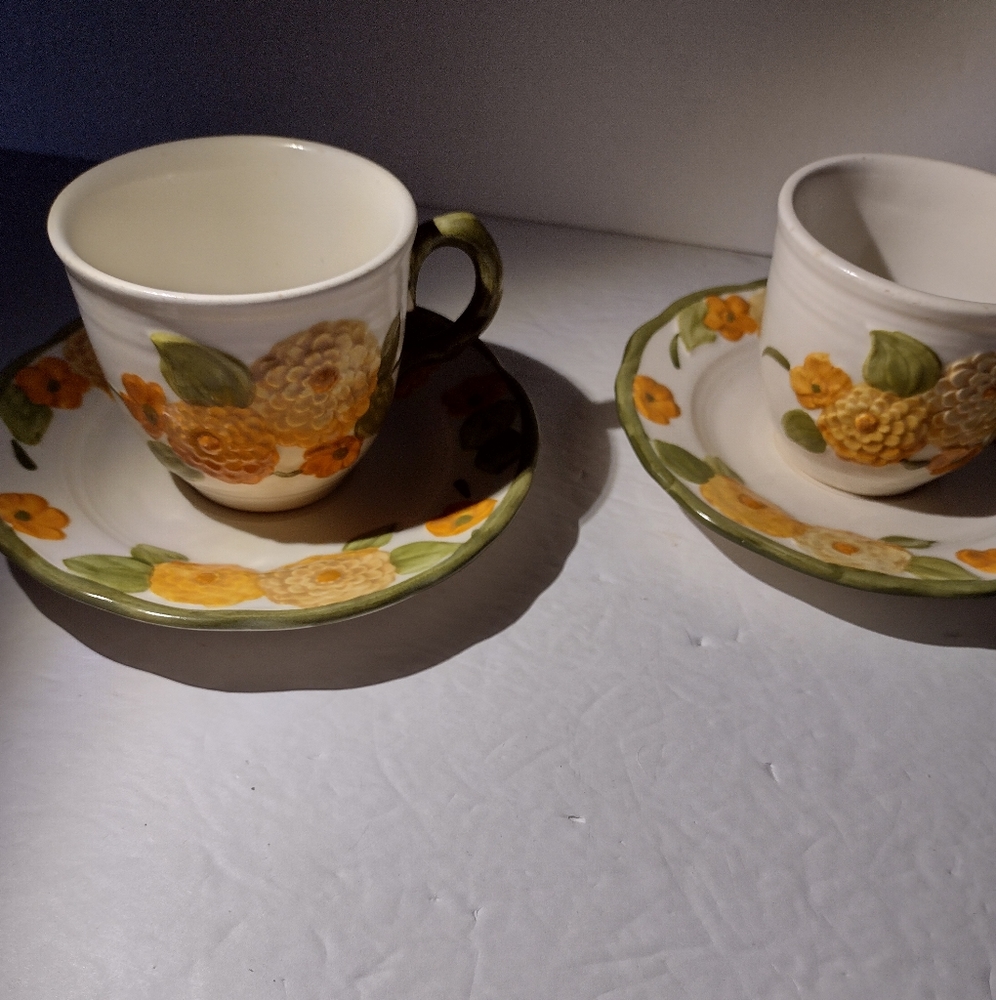 Poppytrail Metlox Zinnia Cups And Saucers (2)
